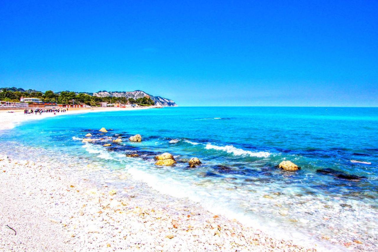 Agriturismo Rosa Antica Monte San Vito Eksteriør billede